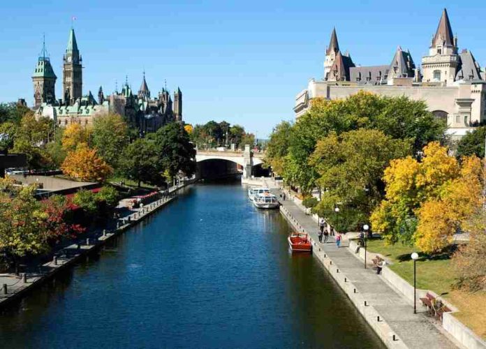 Top 10 Tourist Places In Canada